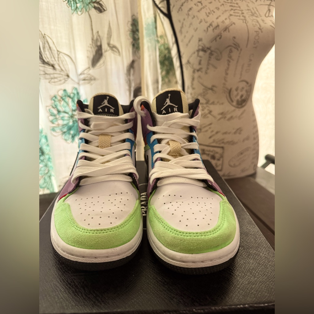 Nike Air Jordan 1 Mid Se Lightbulb Women's Shoes - Size 7